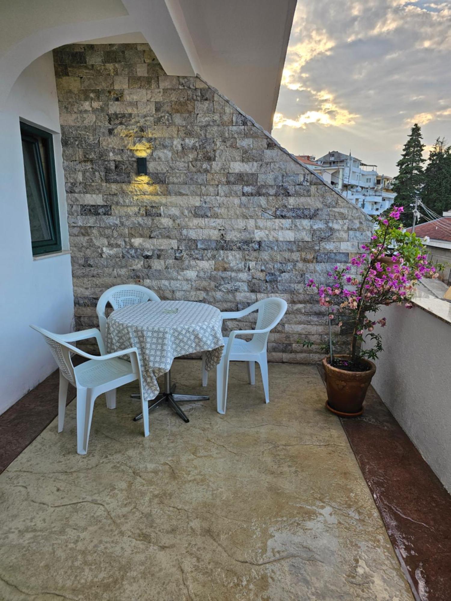 Apartments Ishmi In Center Of Ülgün Dış mekan fotoğraf