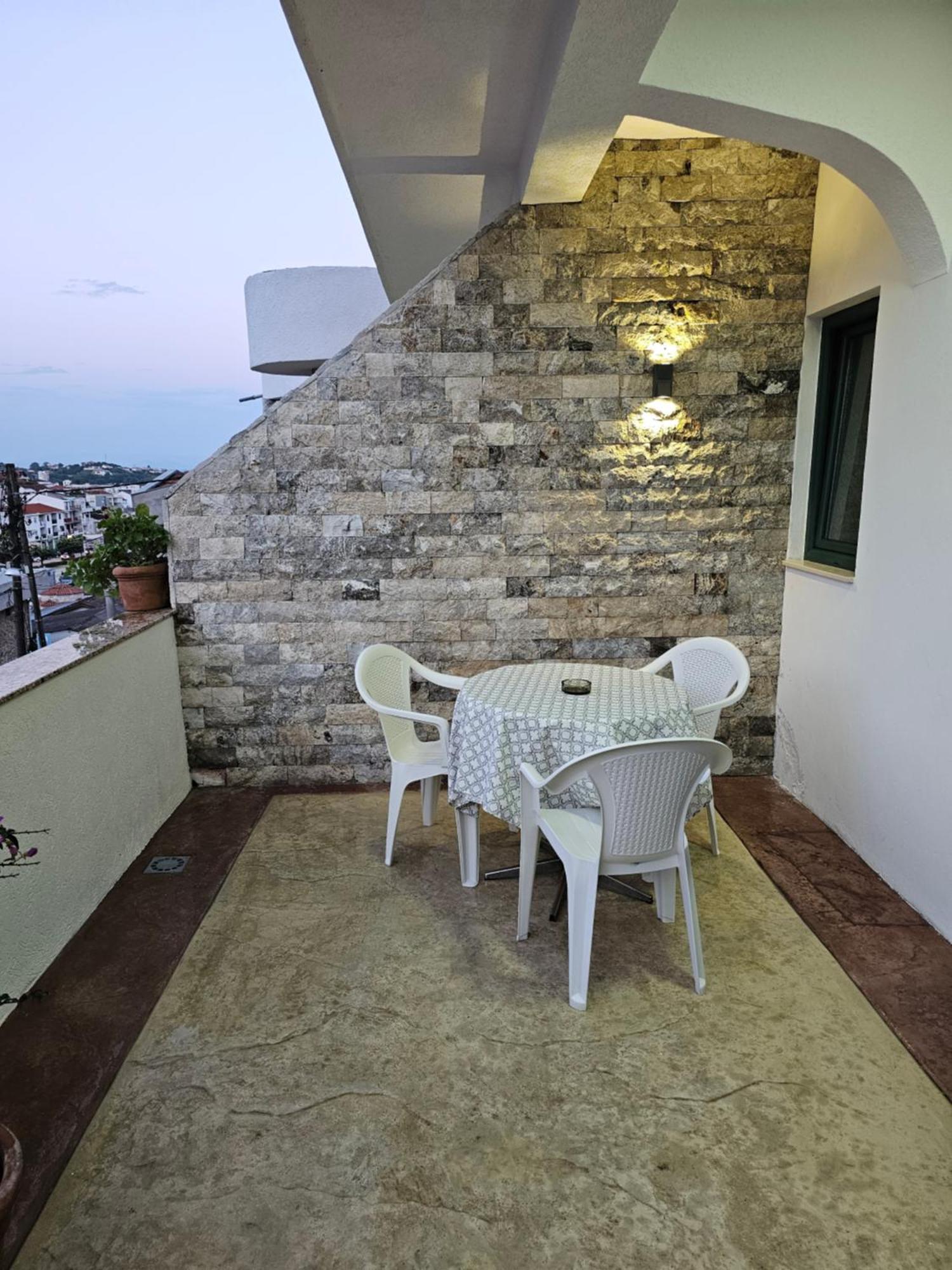 Apartments Ishmi In Center Of Ülgün Dış mekan fotoğraf