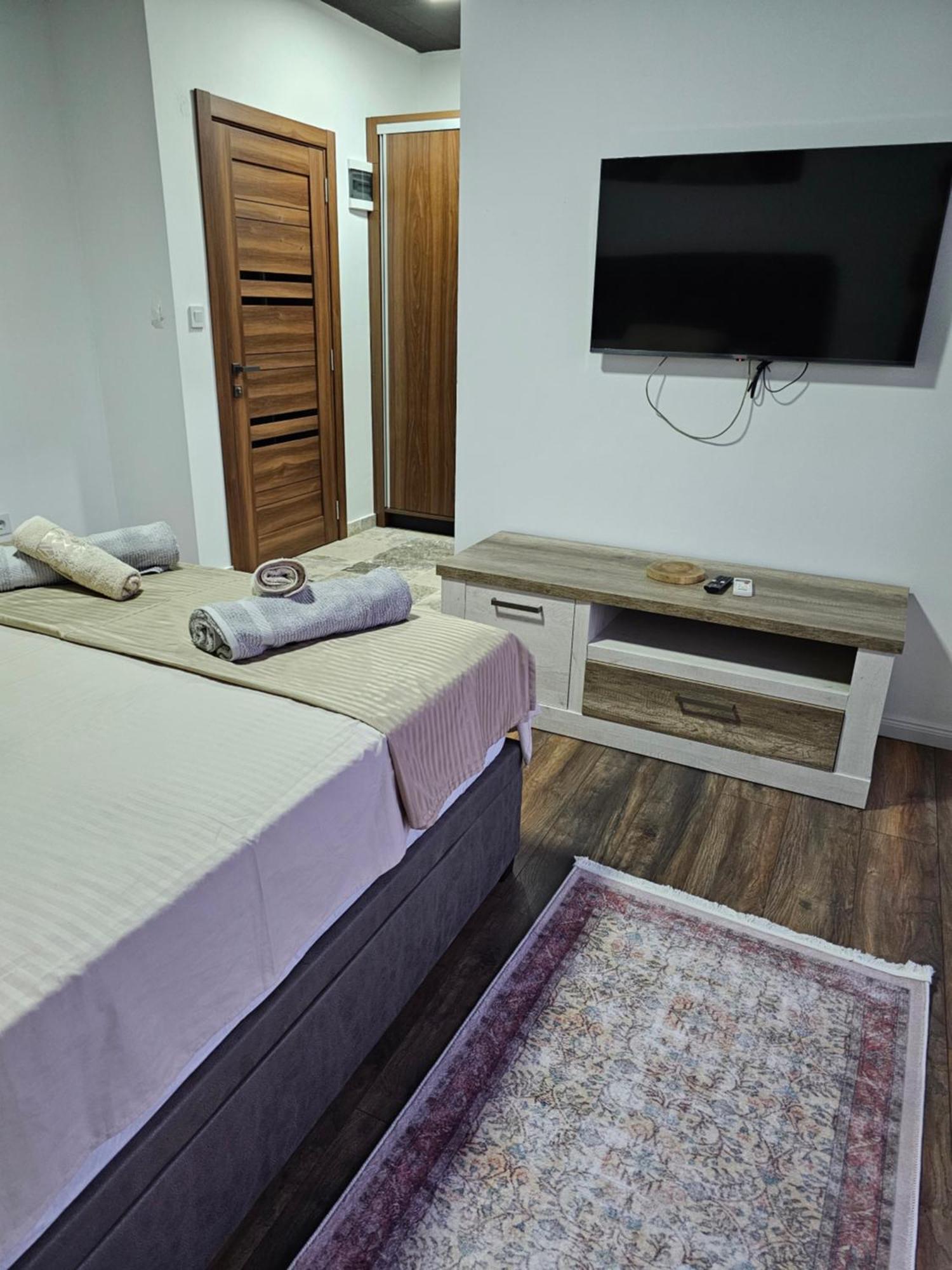 Apartments Ishmi In Center Of Ülgün Dış mekan fotoğraf