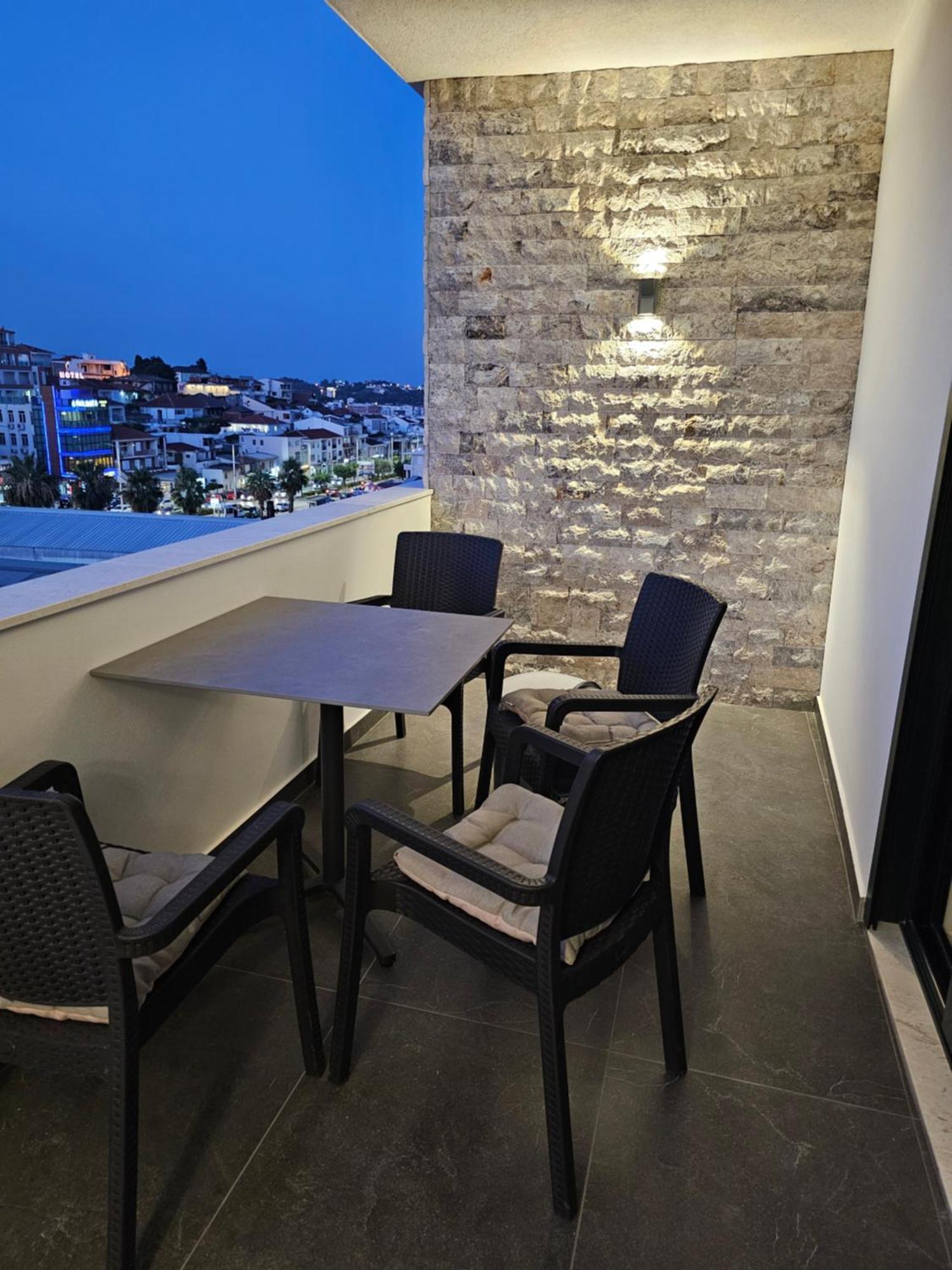 Apartments Ishmi In Center Of Ülgün Dış mekan fotoğraf