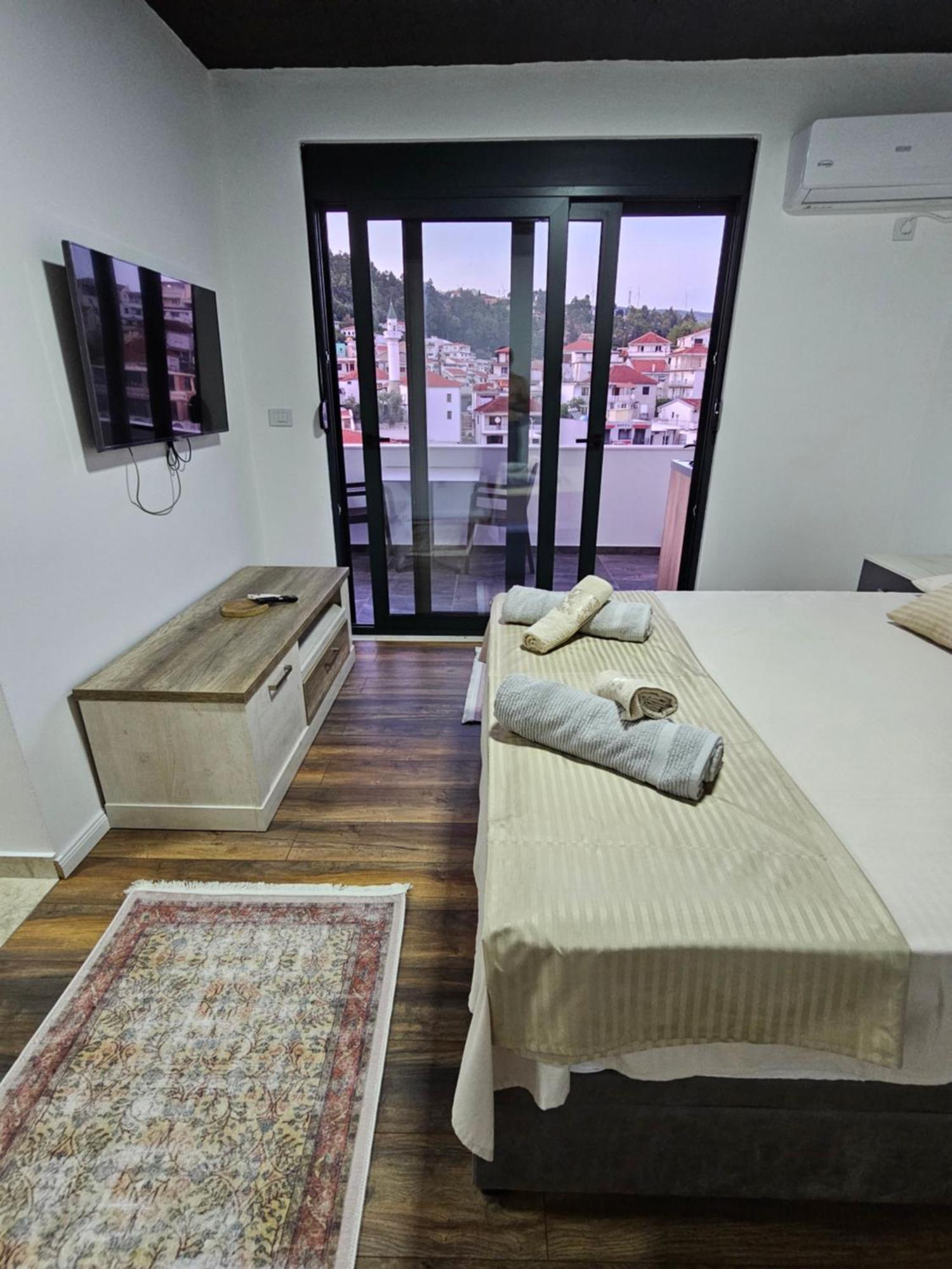 Apartments Ishmi In Center Of Ülgün Dış mekan fotoğraf