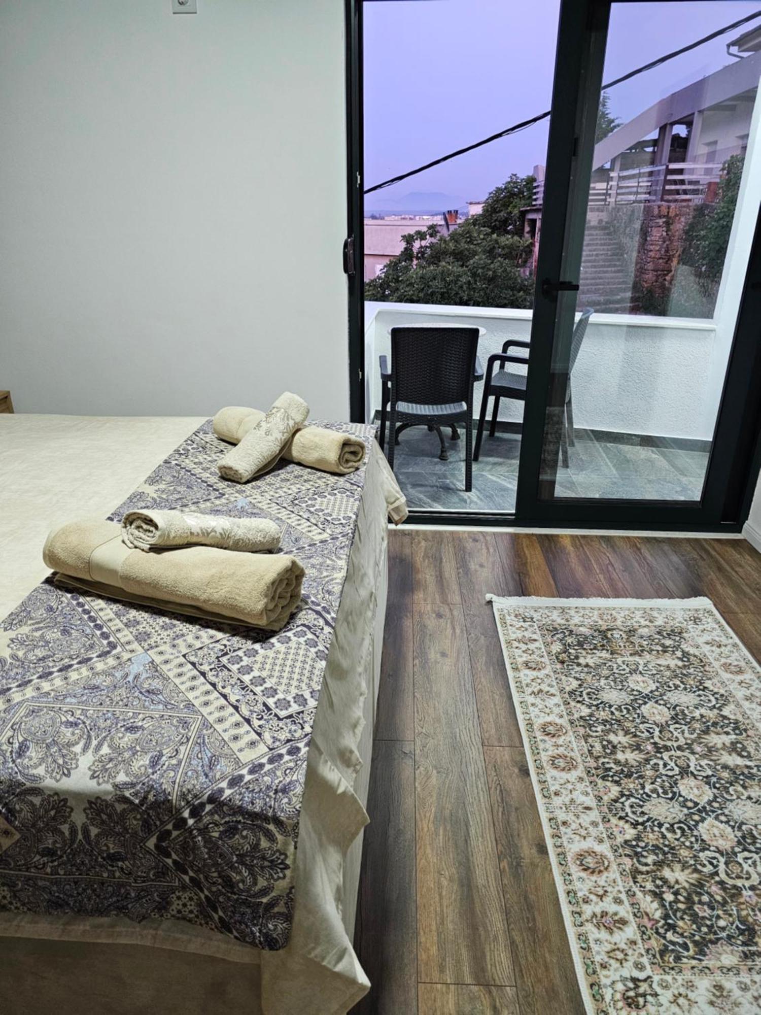 Apartments Ishmi In Center Of Ülgün Dış mekan fotoğraf