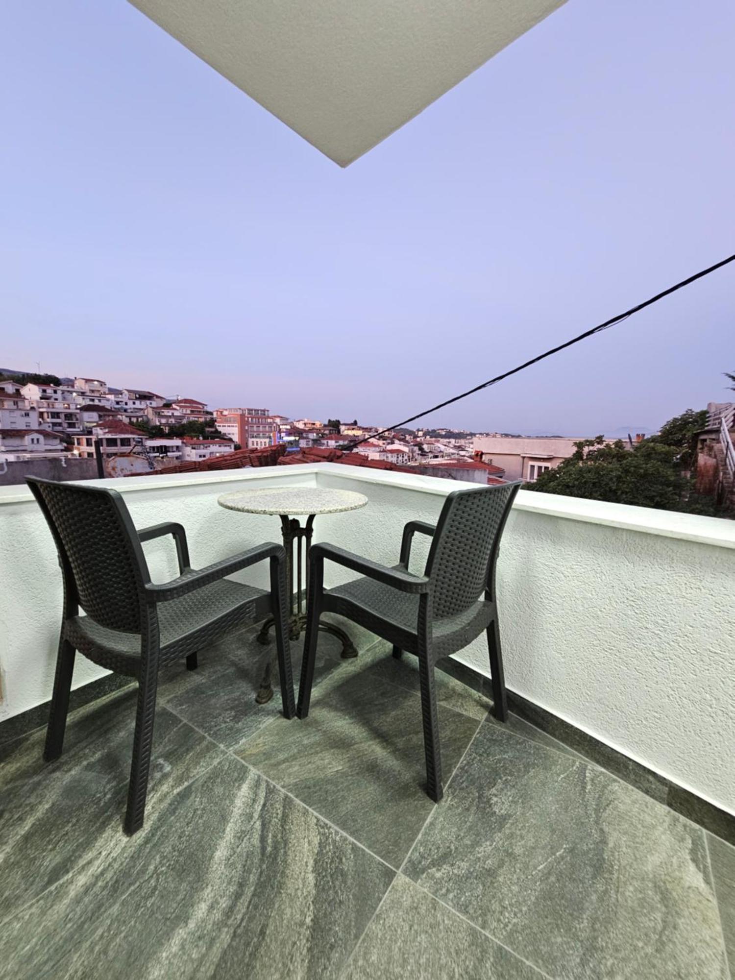 Apartments Ishmi In Center Of Ülgün Dış mekan fotoğraf