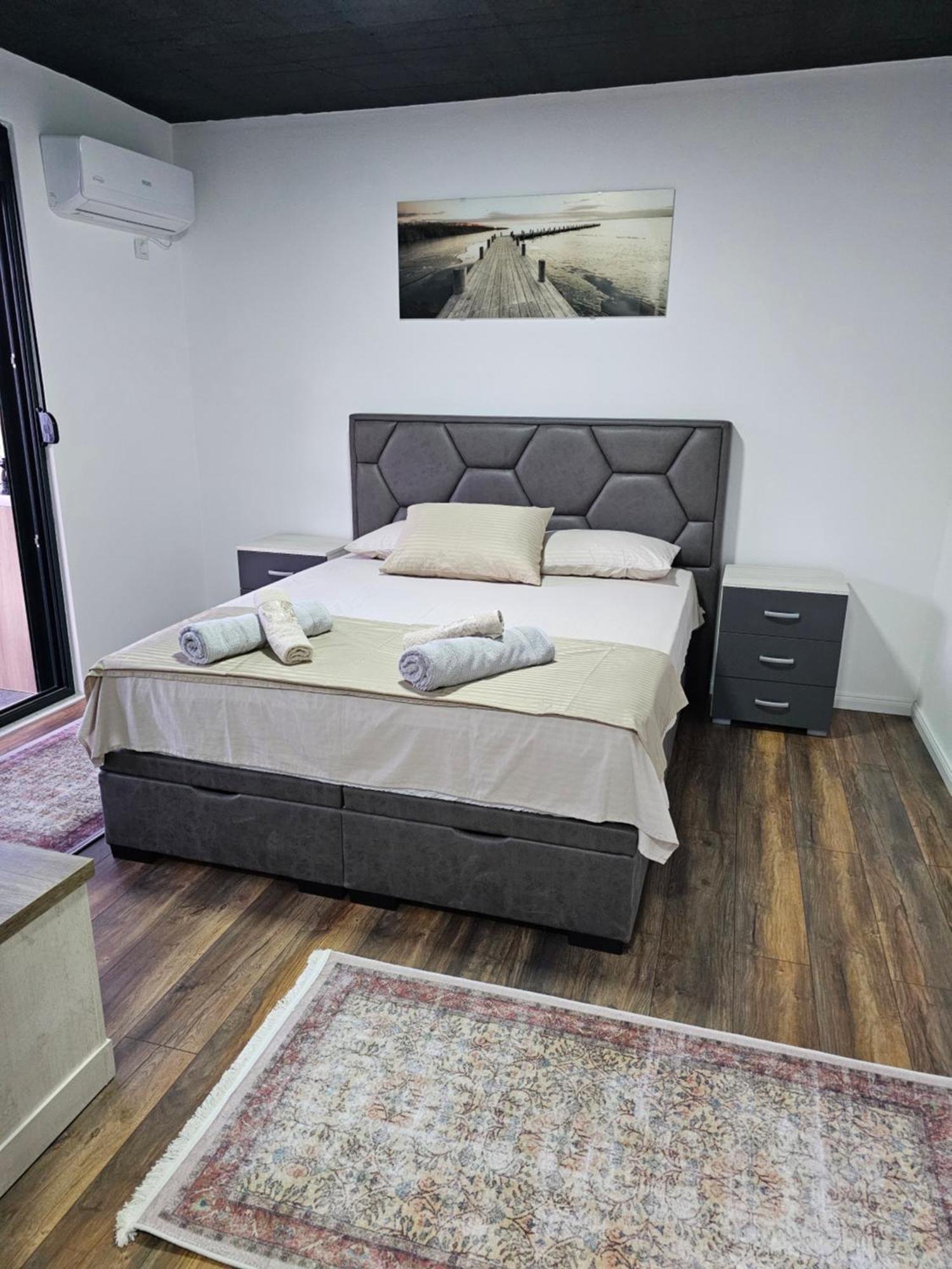 Apartments Ishmi In Center Of Ülgün Dış mekan fotoğraf