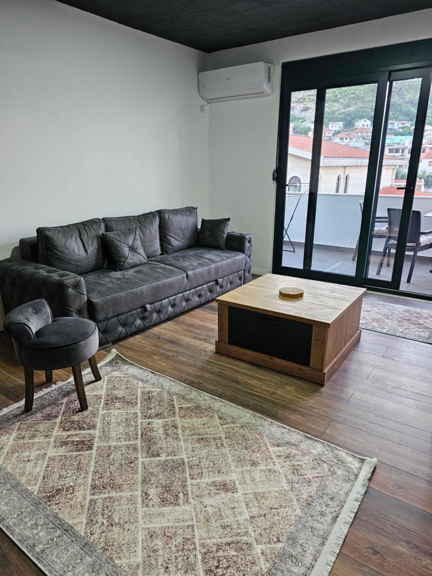 Apartments Ishmi In Center Of Ülgün Dış mekan fotoğraf